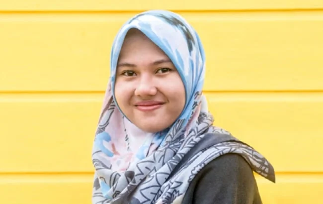 Khăn trùm đầu màu xanh lam nhạt