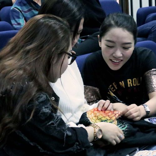 Experiencing the handfeel of the print